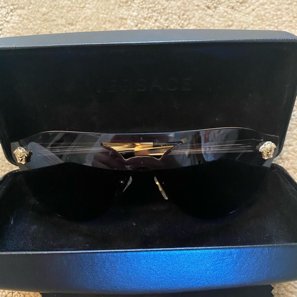 Versace sunglasses - Picture 2 of 5